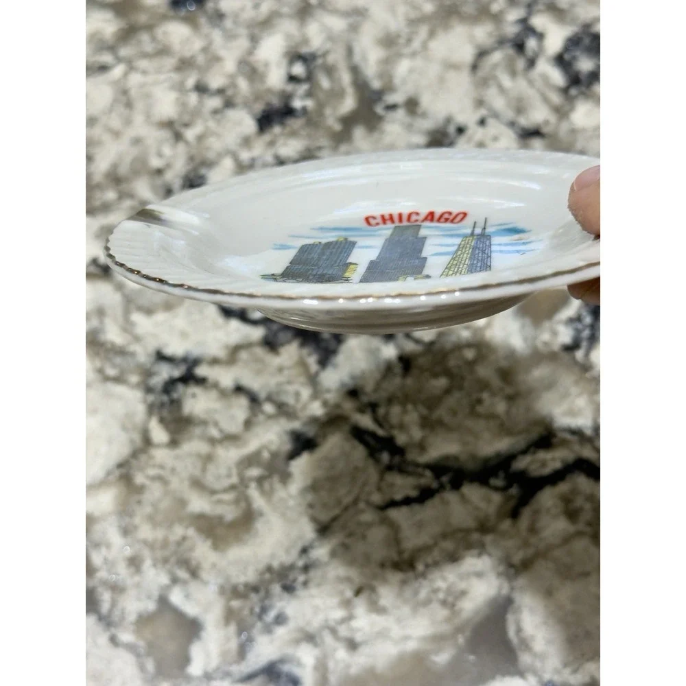 Vintage Chicago Landmark Ashtray Souvenir Travel Gold Trim 4.75